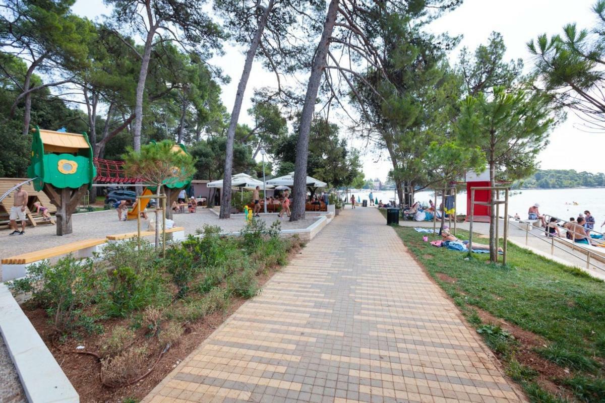 Apartmen Relax 200 M T Beach Appartement Rovinj Buitenkant foto