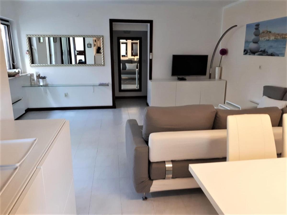 Apartmen Relax 200 M T Beach Appartement Rovinj Buitenkant foto